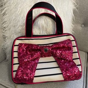 Betsey Johnson Travel Makeup Bag With Pink Bow